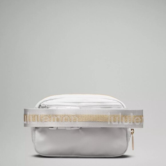 Lululemon Everywhere Belt Bag 1L Wordmark Vapor/Gold/White for phone keys wallet - Picture 2 of 6